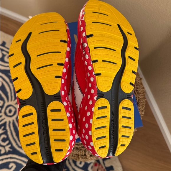 Brooks RunDisney Minnie Mouse Sneakers - Picture 7 of 7